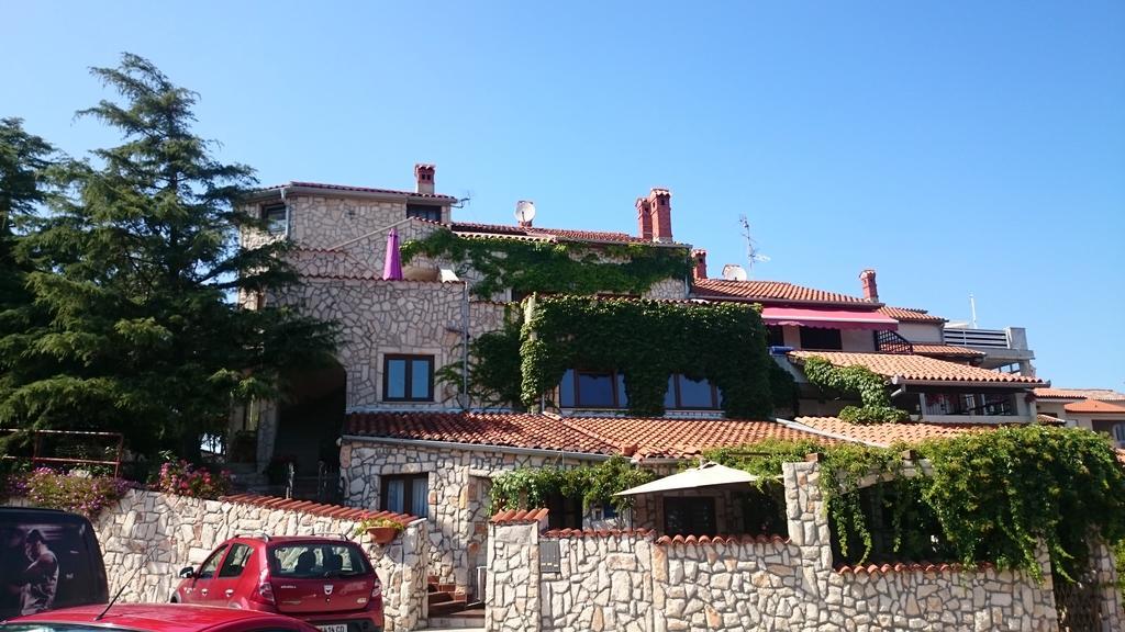 Collins Apartments Пула Екстер'єр фото